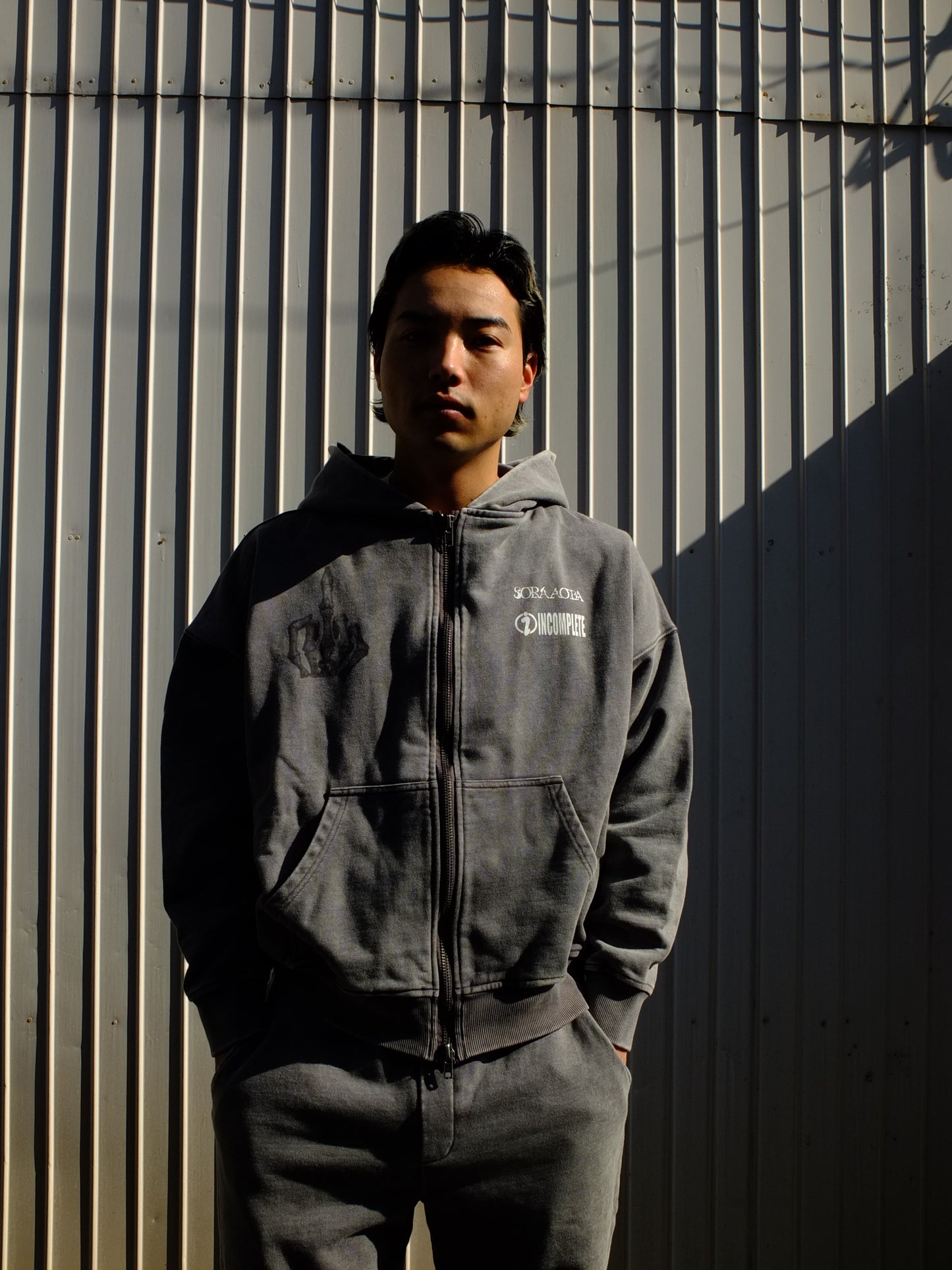 Faded zip hoodie (SORA AOTA) -BLACK-